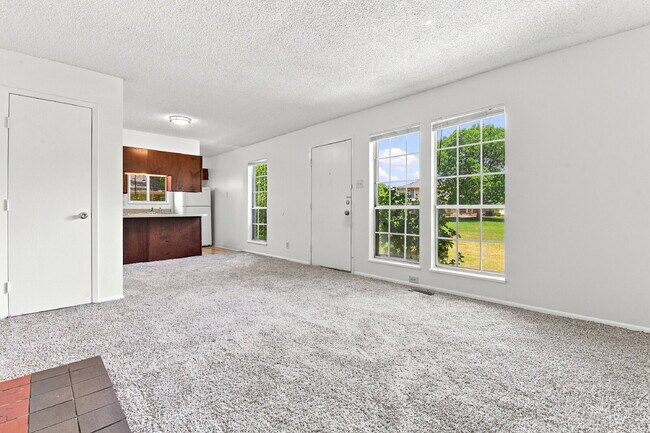 Building Photo - $1,445.95, 2 bed, 1 bath located in Denver with Central AC