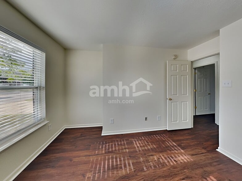 Building Photo - 5624 Grassy Bank Dr