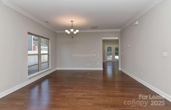 Building Photo - 8765 Aspinwall Dr