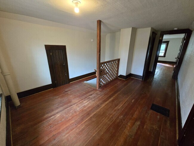 Building Photo - South Hill Home!! Available Now!