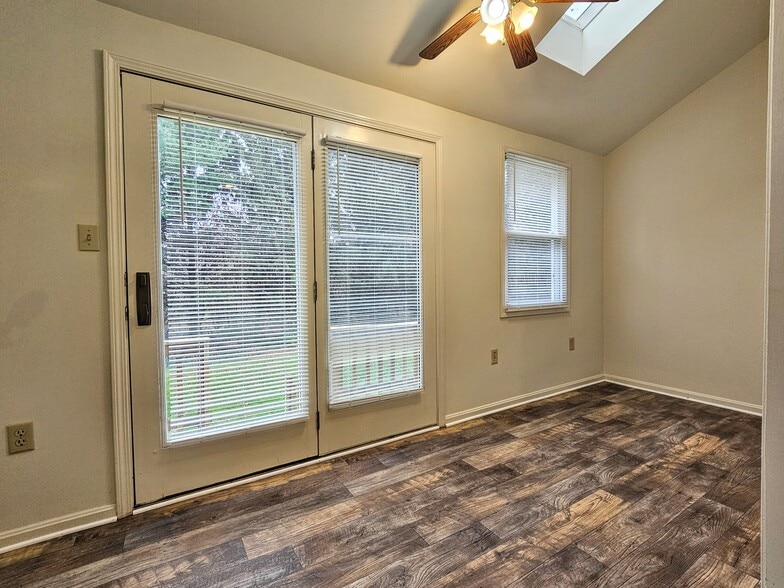 Building Photo - 256 Morgan Dr