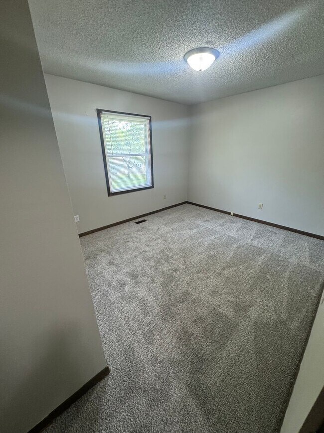 Building Photo - 927/929 Herold Avenue
