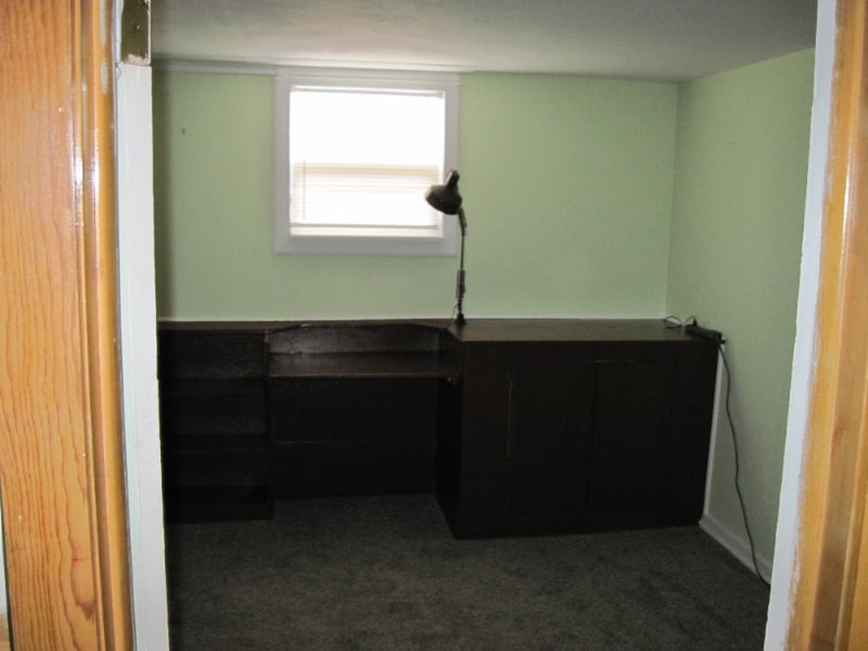 Building Photo - 1746 Alderson Ave