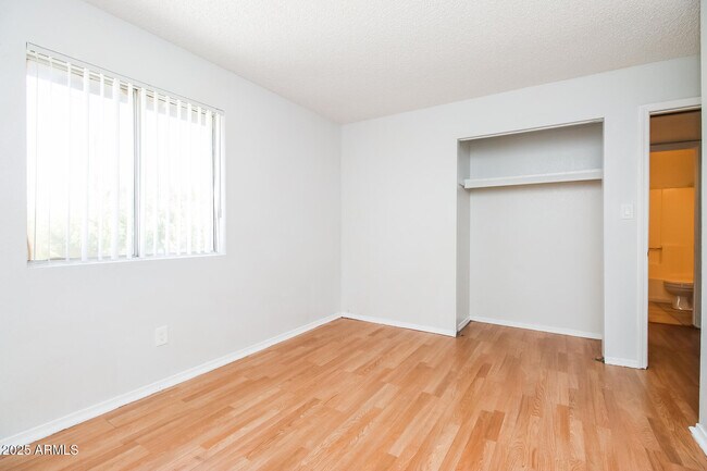 Building Photo - 1050 W University Dr