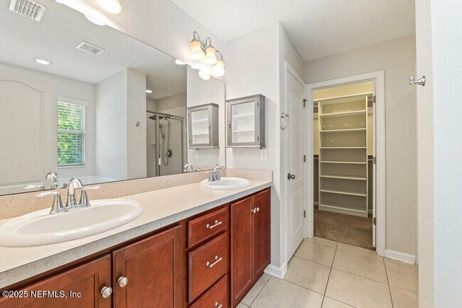 Building Photo - 3149 Silverado Cir