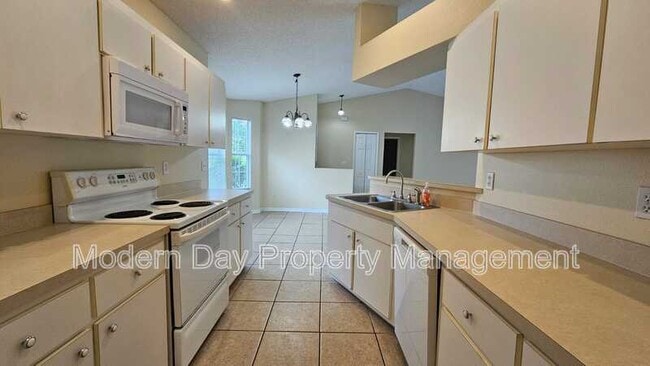Building Photo - 10368 Lansfield St