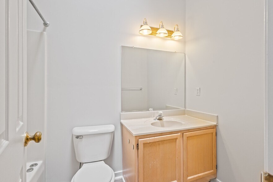 Building Photo - 12021 Shore View Dr