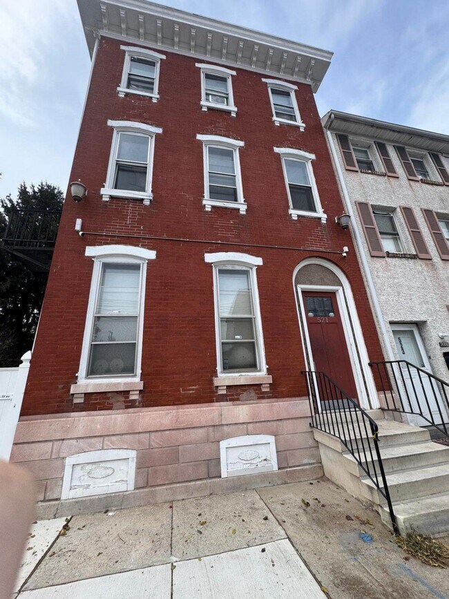 Building Photo - 521 Cherry St