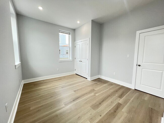 Building Photo - Renovated 4bd/2 bath House with Rear yard!! SECTION 8 ONLY!!