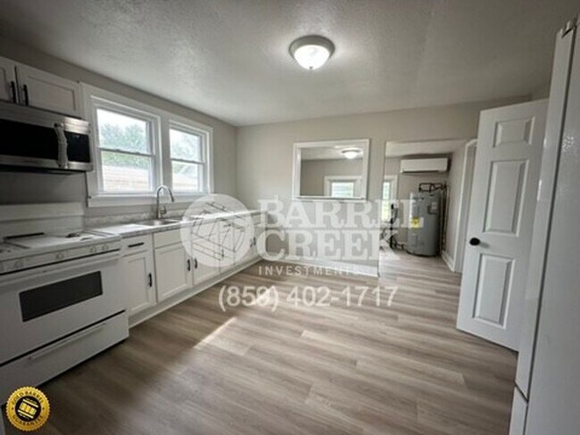 Building Photo - 2-Bed 1-Bath House