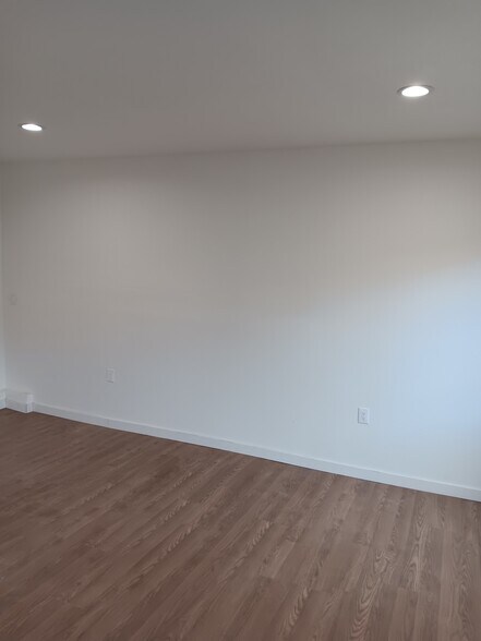 Building Photo - 44279 Carolside Ave