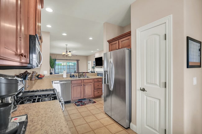 Building Photo - 1504 Stonebluff Ct