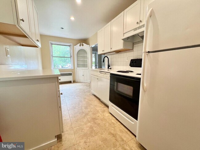 Building Photo - 35 Elberon Ave