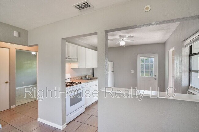 Building Photo - 1220 Morin St