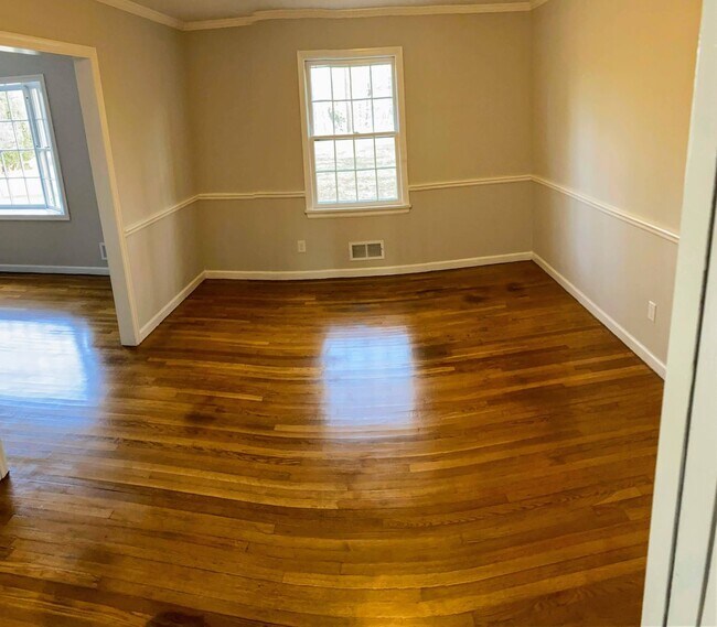 Building Photo - 3 Bedroom Home in Lynchburg