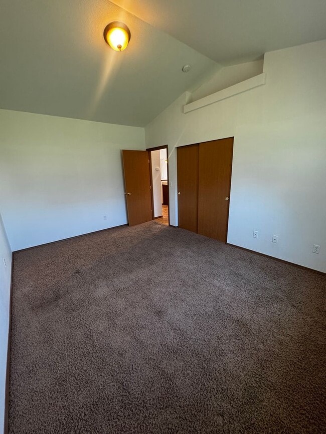 Building Photo - 1208 Malaga Ave