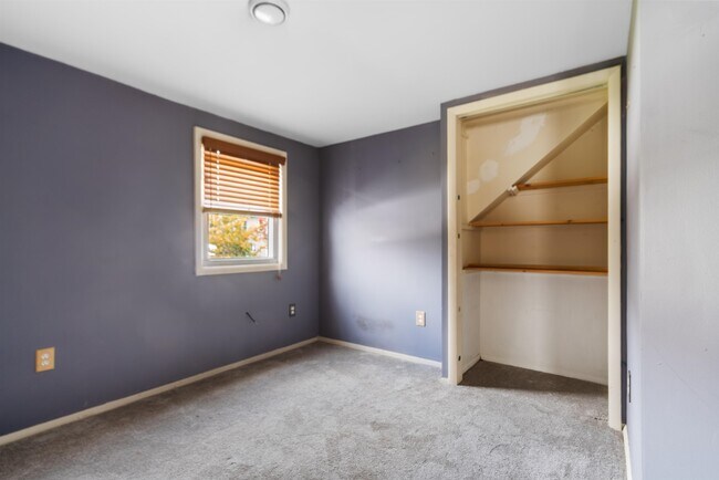 Building Photo - 689 2nd St