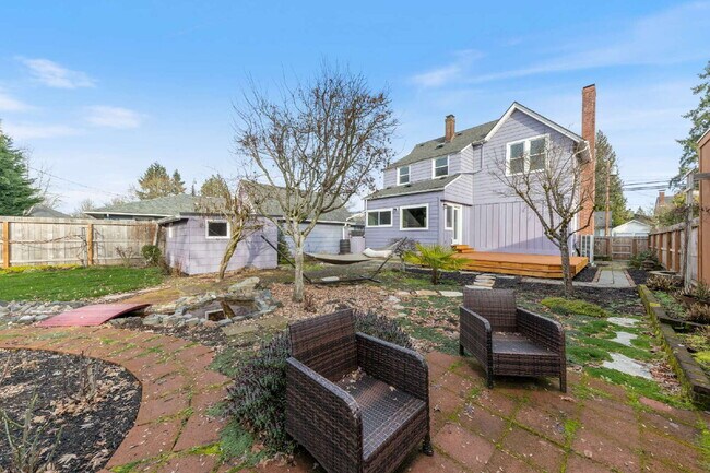 Building Photo - 3 Bedroom, 2.5 Bathroom CUSTOM HOME