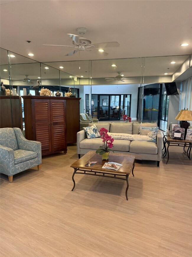 Building Photo - 7700 Seawall Blvd