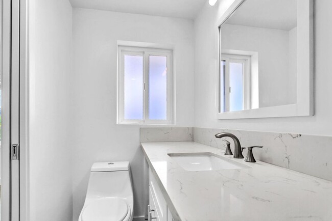 Building Photo - Gorgeous single story home in La Jolla wit...