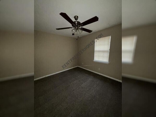 Building Photo - 1908 Kelly Dr