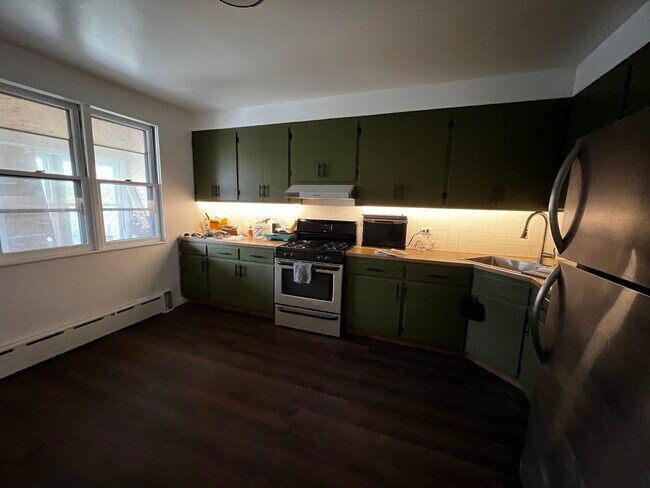 Building Photo - 3610 W Diversey Ave