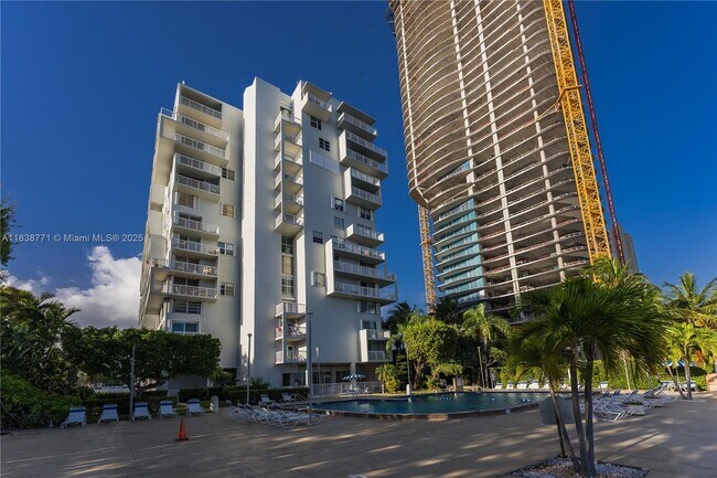 Building Photo - 150 SE 25th Rd