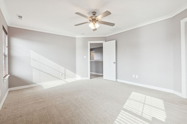 Building Photo - 4 bed/2.5 bath Ready Now- Norfolk