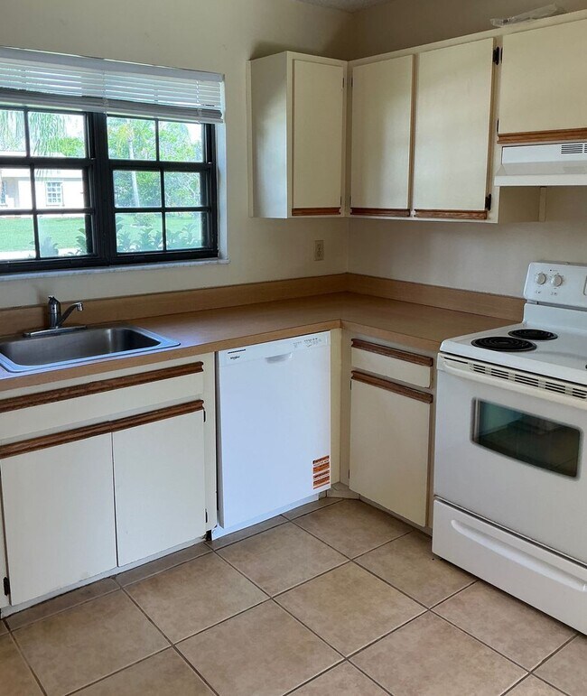 Building Photo - Single family rental home  located East of US 1 off Walton  Rd 2/1/1