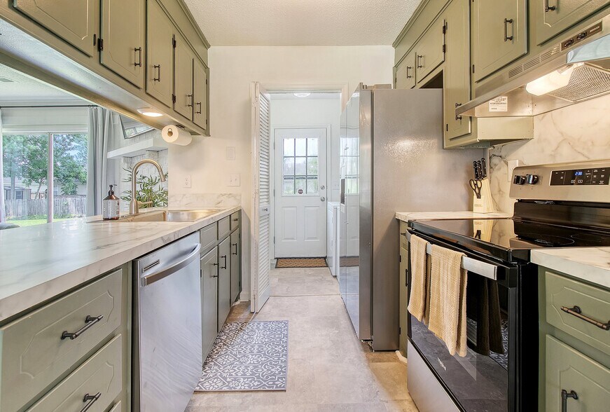 Building Photo - 111 Ashwood Ct