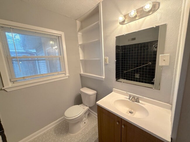 Building Photo - 1497 Maxine St