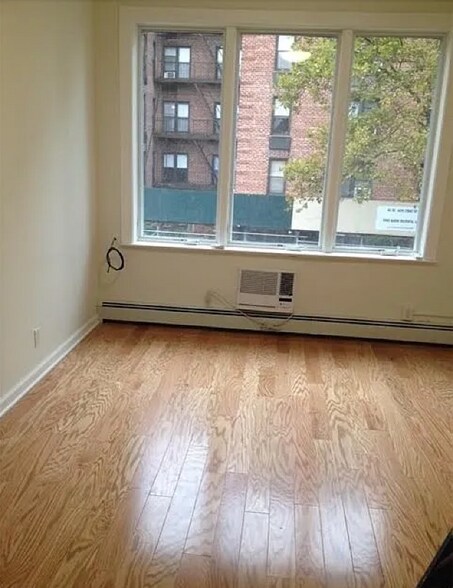 Building Photo - 48-29 40th St