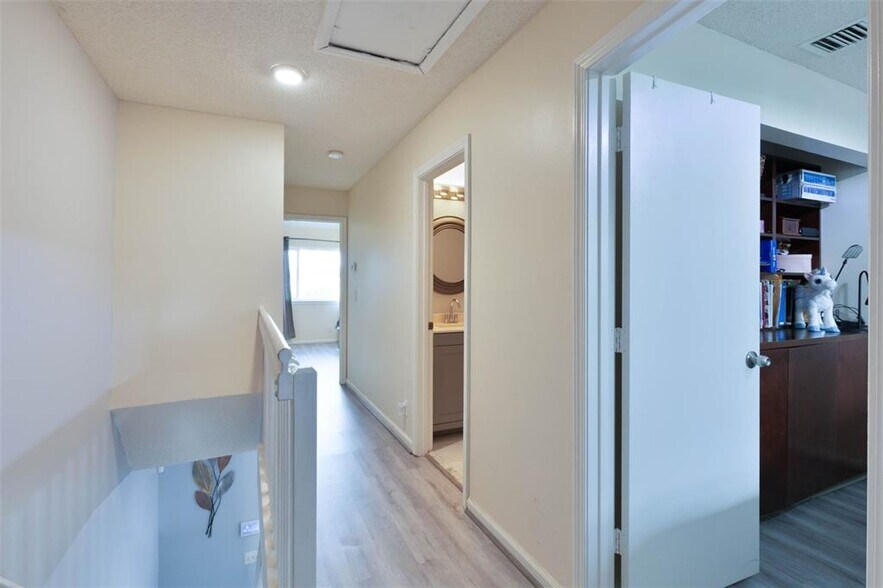 Building Photo - 9925 NW 57th Mnr