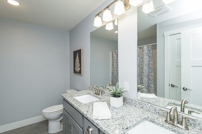 Building Photo - Gorgeous, spacious home on beautiful count...