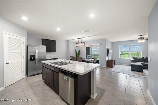 Building Photo - 926 Trinity St