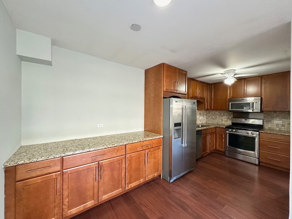 Building Photo - 701 Elm Pl