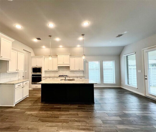 Building Photo - 5103 Walnut Grv Ln