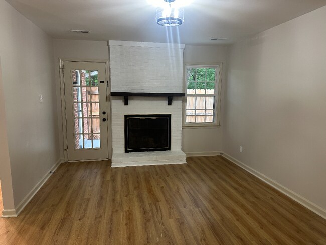 Building Photo - 2440 Cottage Pl