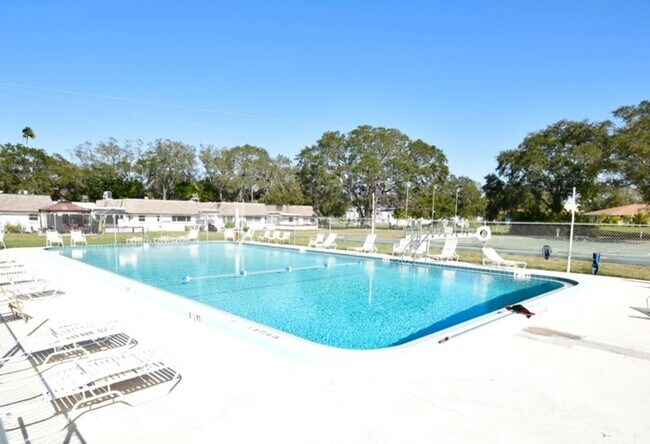 Building Photo - FULLY FURNISHED Condo For Rent in Pinellas...