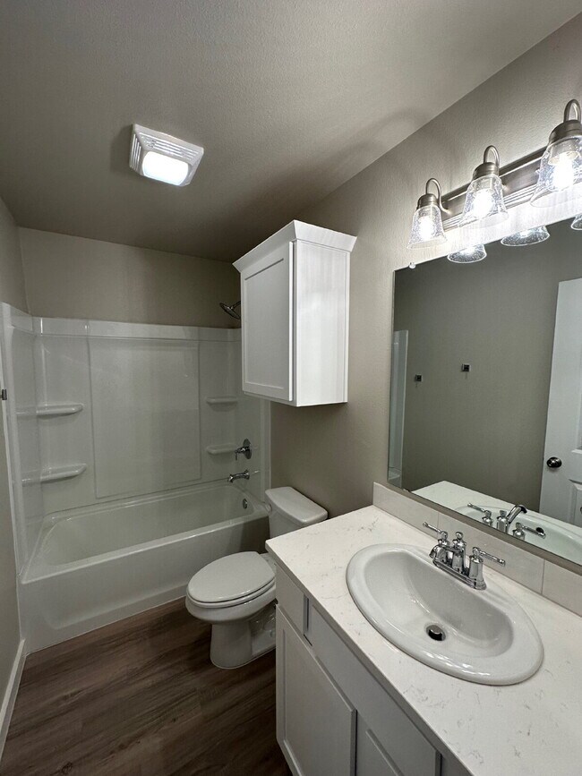 Building Photo - Wonderful 3 Bedroom 2 Bathroom in Bell Farms!