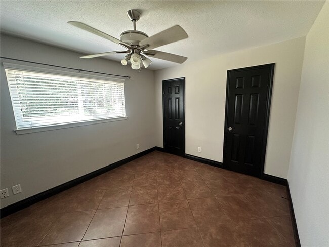 Building Photo - 12423 Woodlake Ln