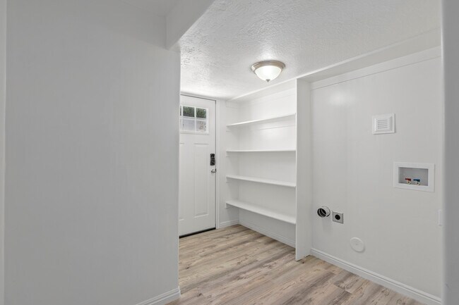 Building Photo - 456 W 2600 N