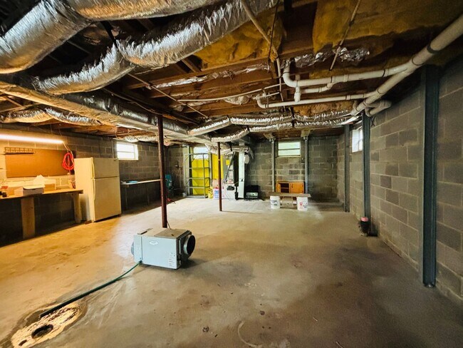 Building Photo - 1480 Boxwood Dr