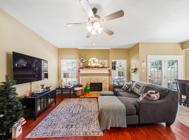 Building Photo - Welcome to Bay Glen!