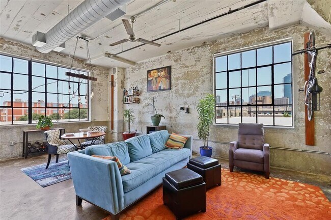 Building Photo - 120 Saint Louis-1402