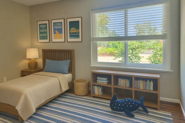 Building Photo - Amazing 4-bedroom home with a view, Availa...