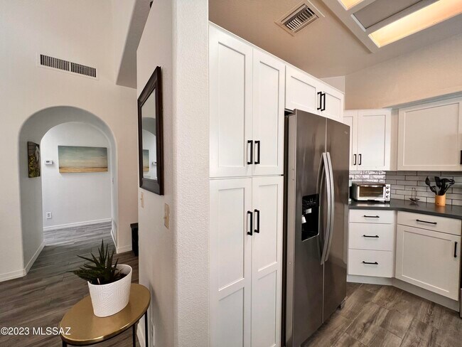 Building Photo - 5848 Bright Star Dr