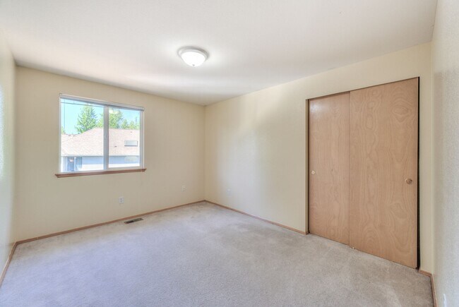 Building Photo - 14736 SE 185th Pl