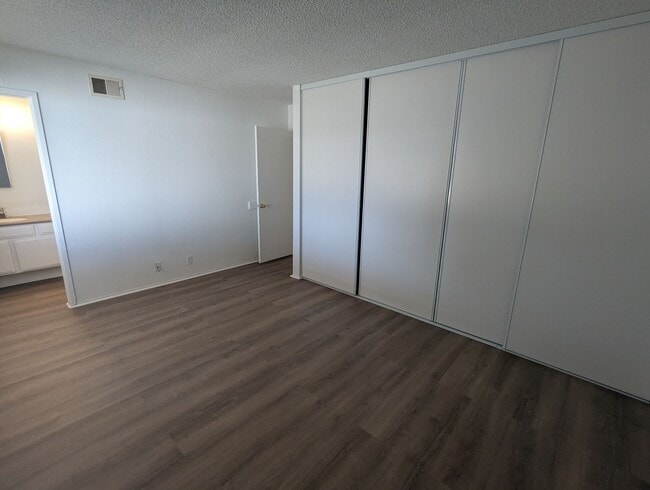 Building Photo - 4 Bedroom, 2 Bath - Single Story Home in P...