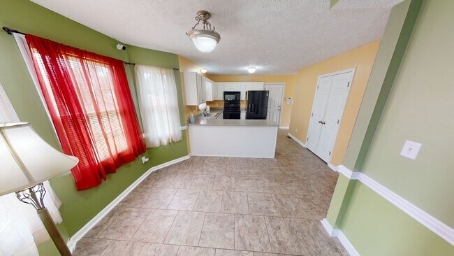 Building Photo - 4 Bedrooms in Sought After Neighborhood & ...